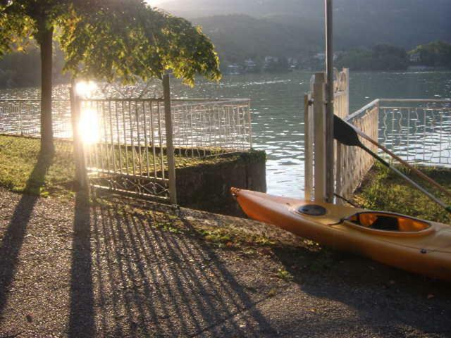 B&B In Riva Al Lago 阿维里亚那 外观 照片